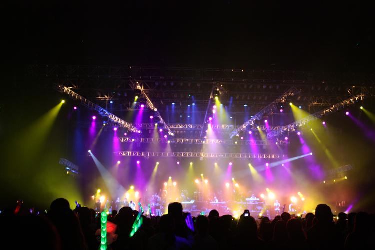 北京舞臺(tái)燈光音響設(shè)備:專業(yè)舞臺(tái)燈光的八大要素_北京藝聲嘉業(yè)音響科技