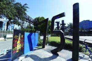 煤氣生產設備變身大牌發布場地 751老工廠轉型文創園的創新之路